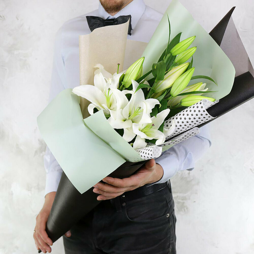 Букет Букет Маркет "Восточные лилии" в стильной упаковке 80см