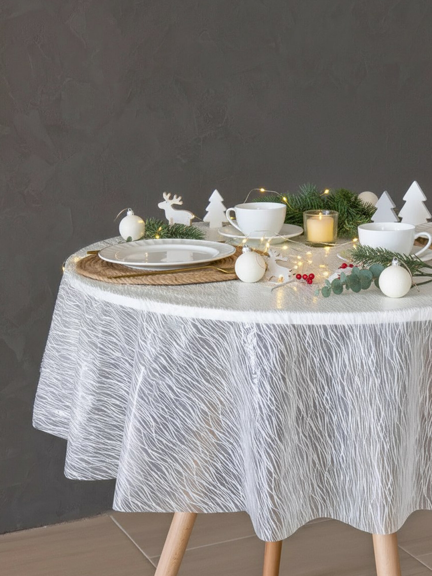 Скатерть новогодняя овальная  Элегия  диаметр 126х180 см   клеенка на стол ПВХ