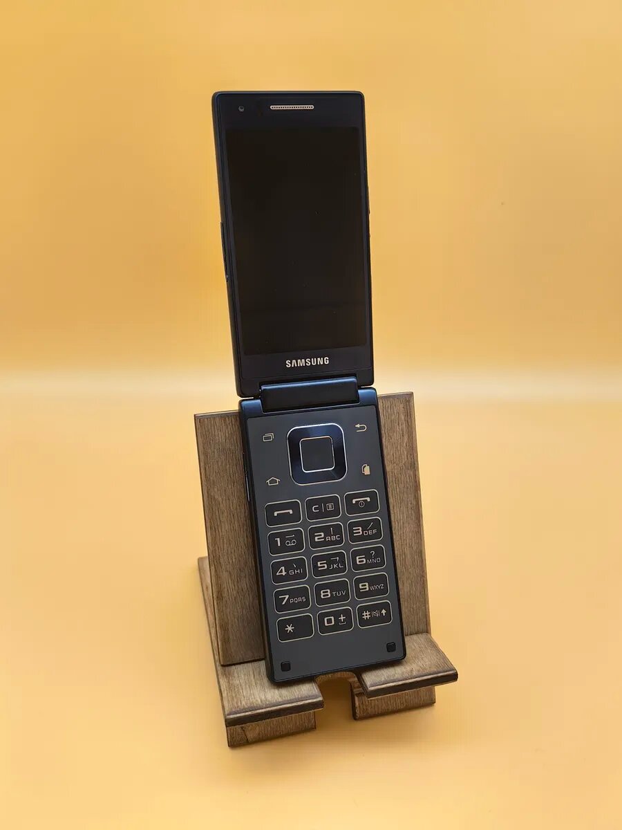 Кнопочный телефон на Андроиде Samsung Galaxy SM-G9198