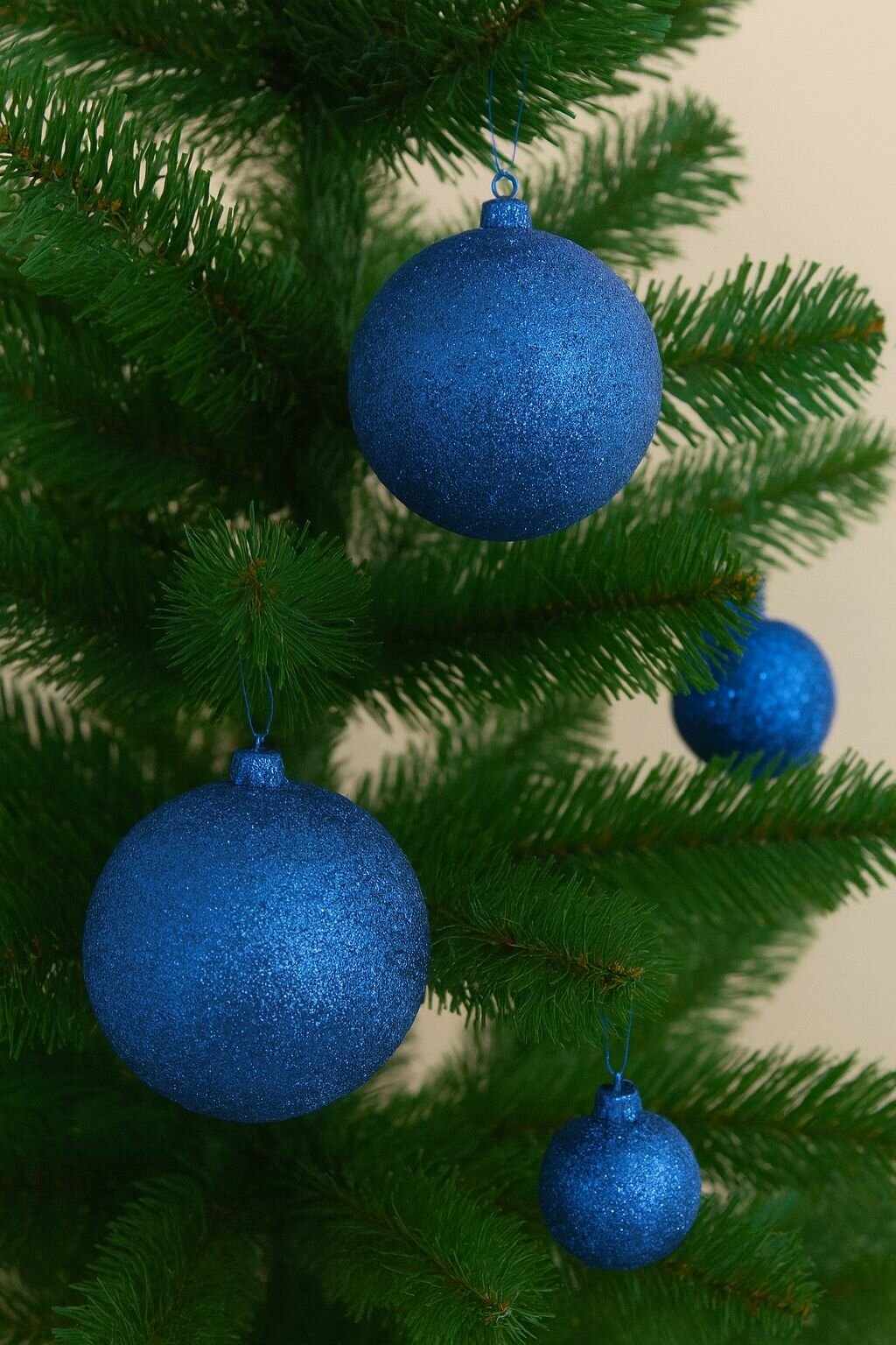 Шар на елку 10см, 1шт, новогодний синий искристый, Crystal Trees — фото 1