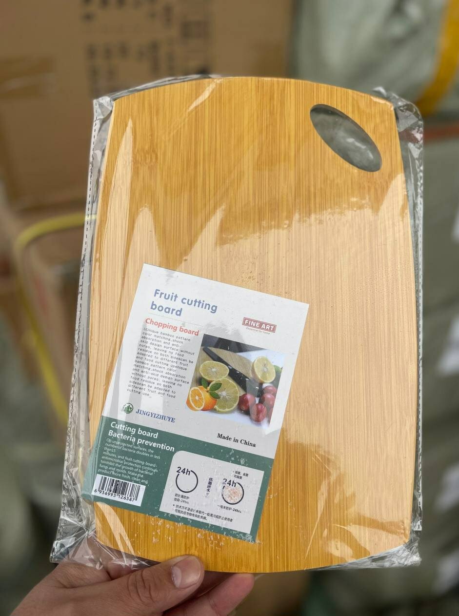 Деревянная/разделочная доска для фруктов и овощей.