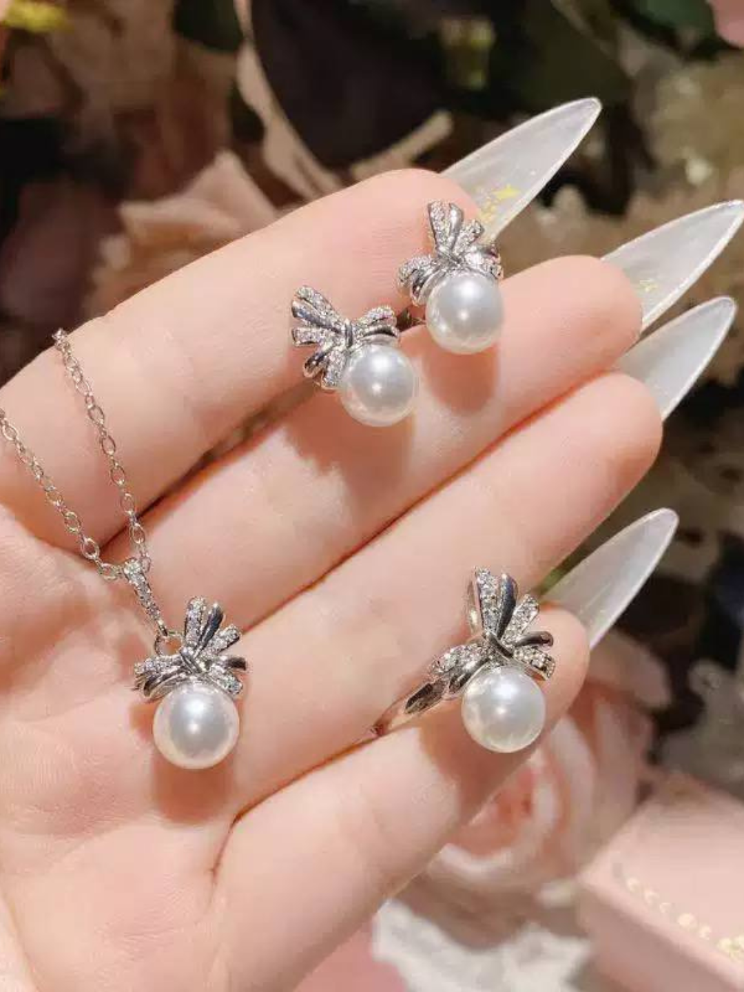 Комплект бижутерии: серьги, цепь, кольцо