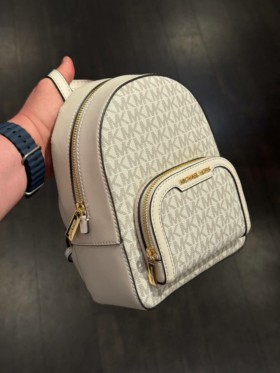 Рюкзак MICHAEL KORS Рюкзак женский ванильный в монограмму маленького размера трансформер Michael Kors XS Jaycee Convertible Zip Backpack 35T2G8TB1B LT CRM MULTI