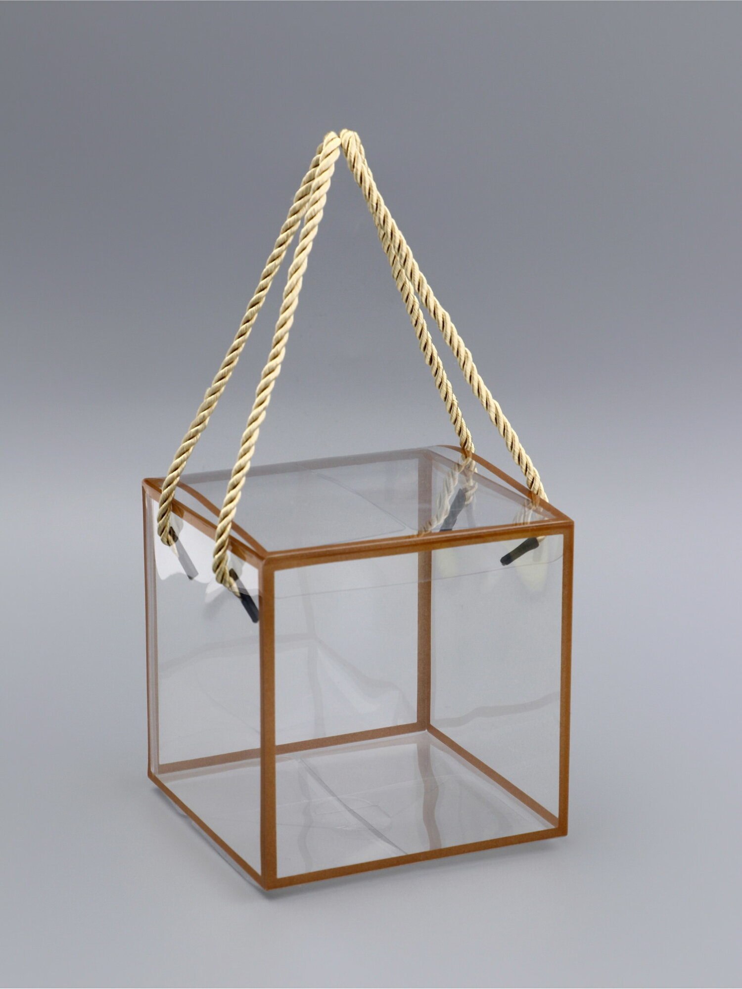 Коробка из PET с ручками золотая 12x12x12 см тематика праздника: 14 февраля