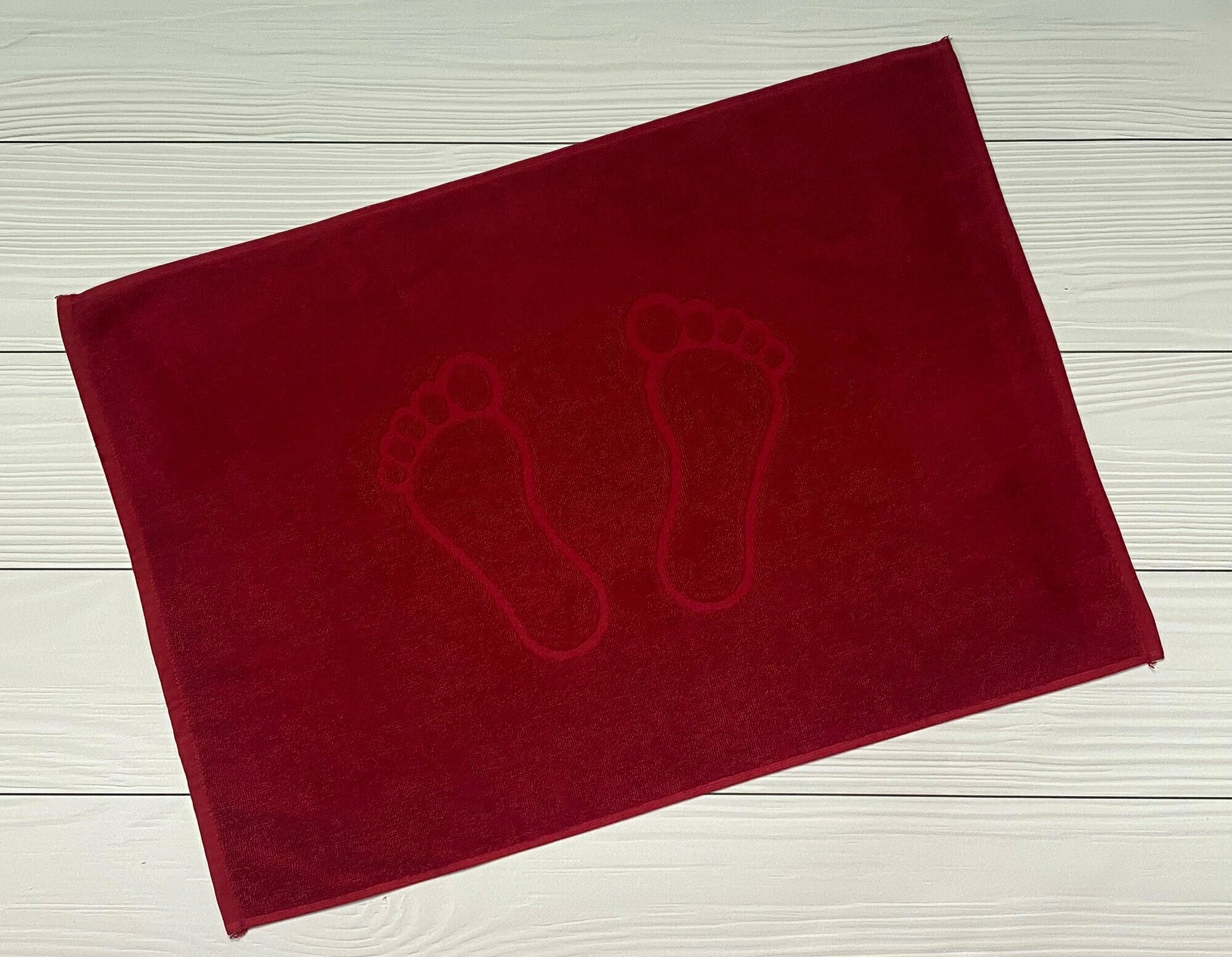 Махровое полотенце для ног, коврик для ног в ванную "Ножки" 50х70 см Бордо