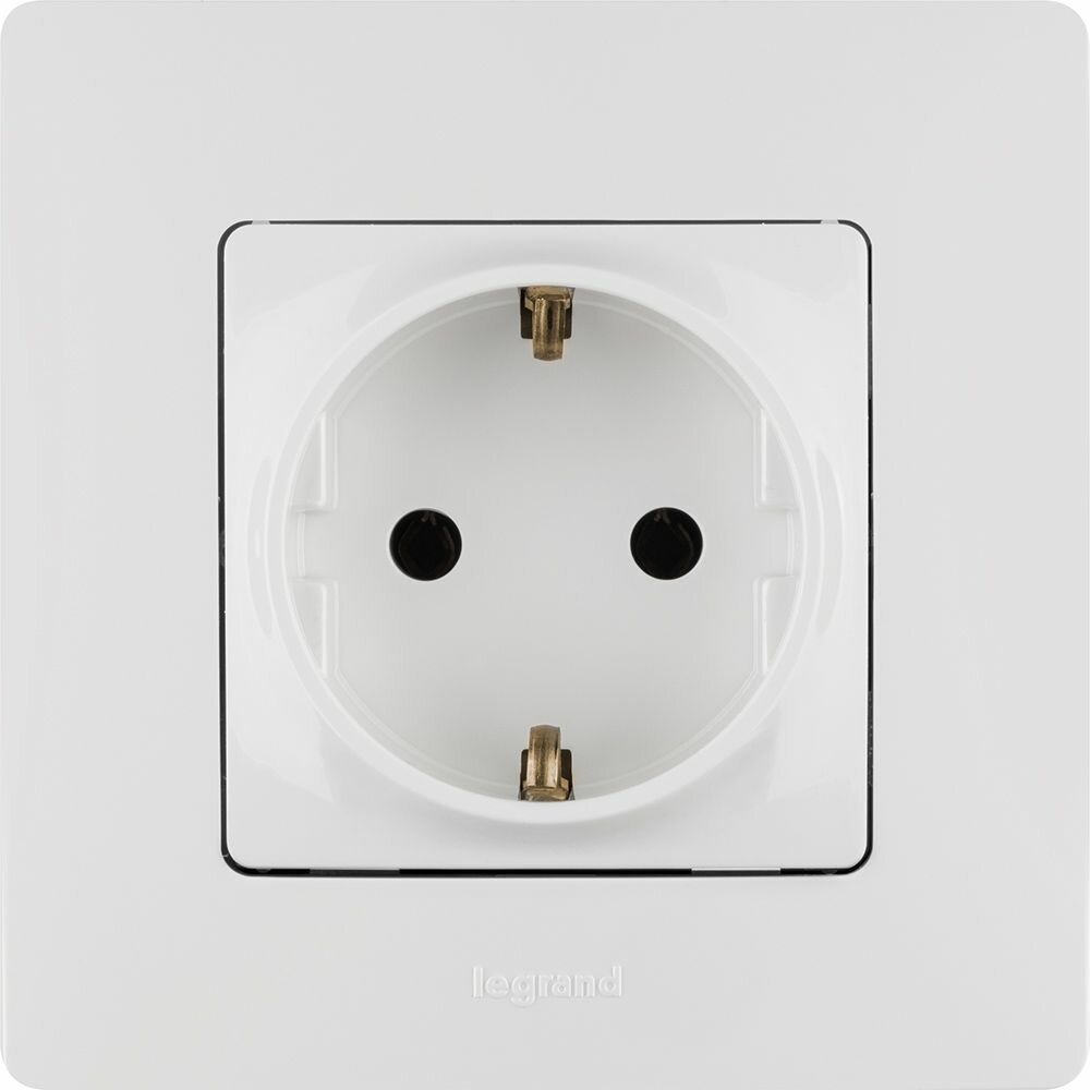 Розетка одноместная IEK ETIKA, с заземлением, без защитных шторок, 16А, белая