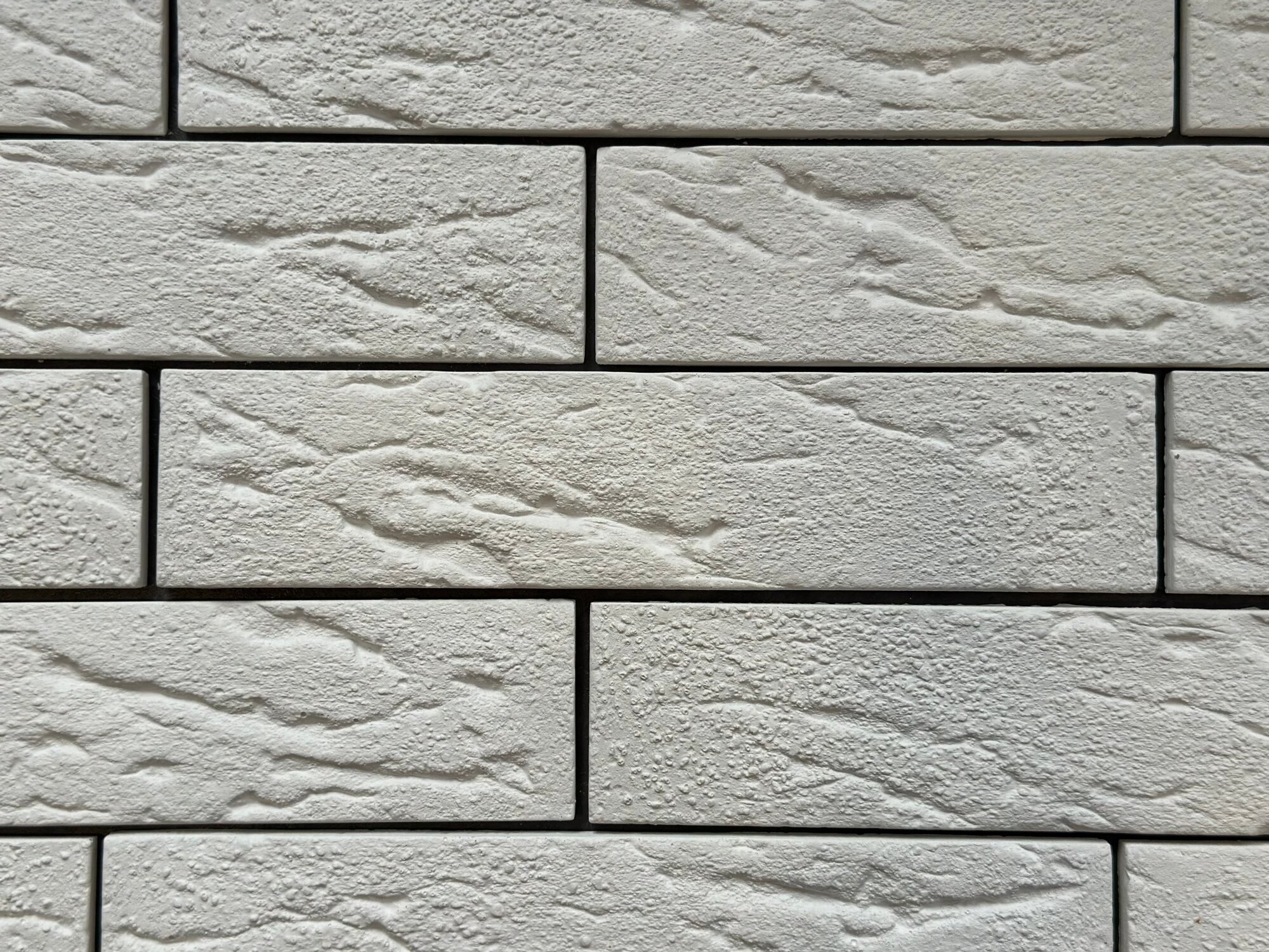 Декоративный гипсовый кирпич (плитка) «Баварский» 240х52х7 мм 64 шт в упаковке 09 м2