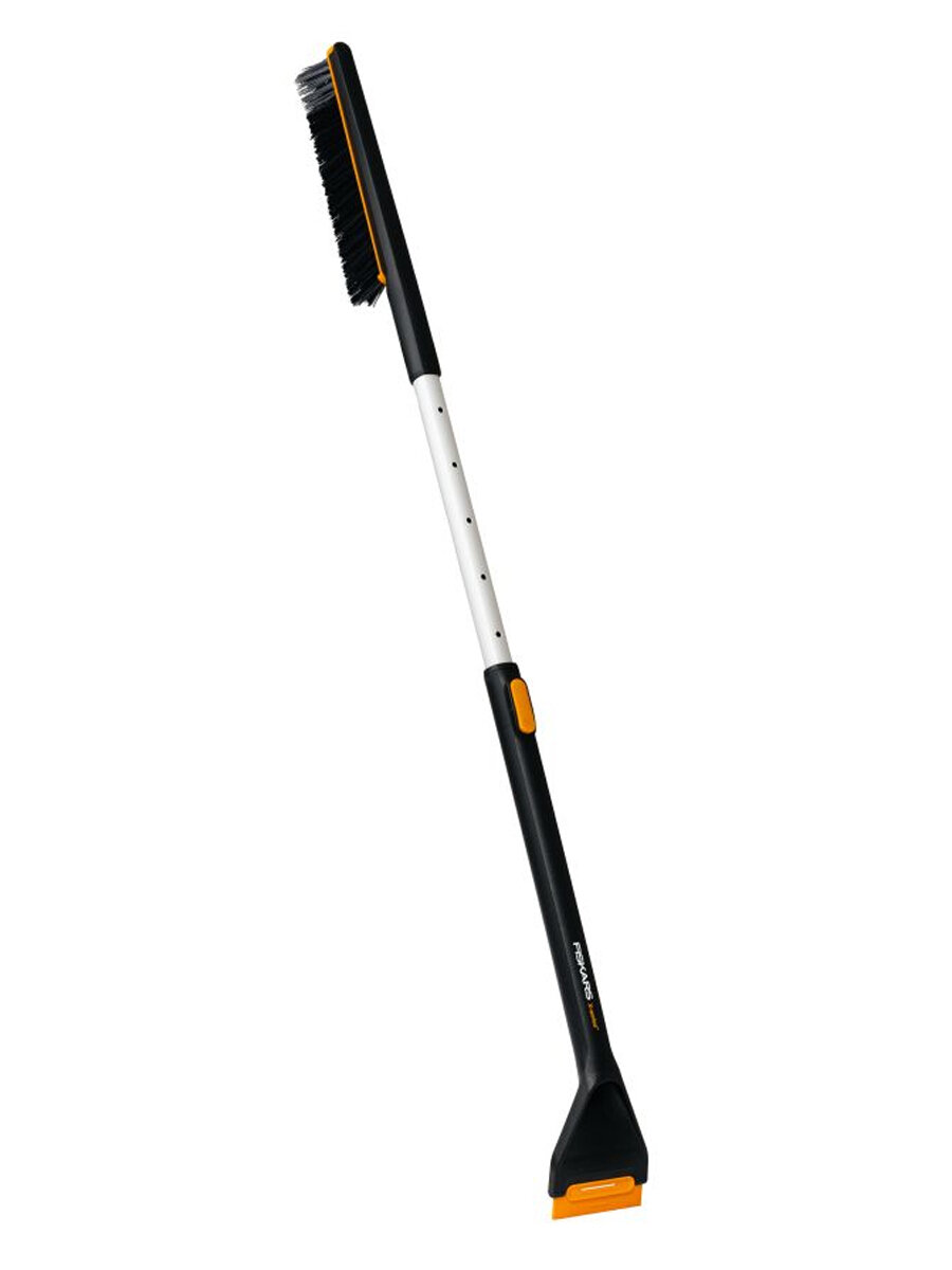 Щетка автомобильная для снега FISKARS 85-113 см телескопическая со скребком X-series (1078493)