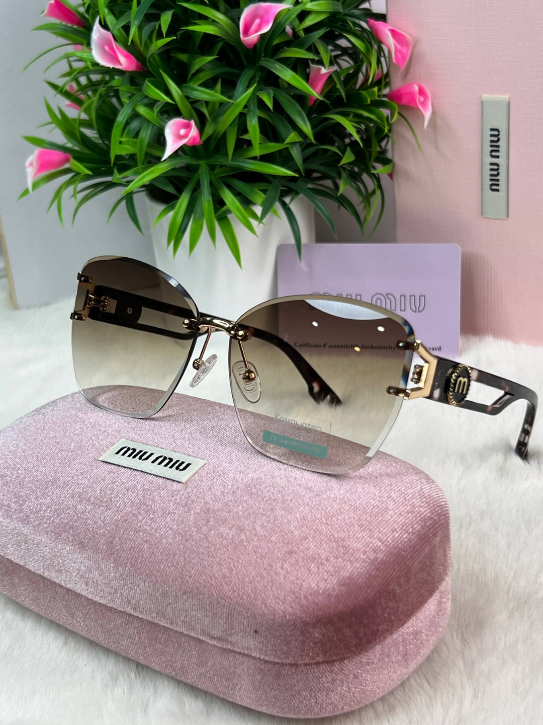 Солнцезащитные очки Miu Miu, коричневый — фото 1