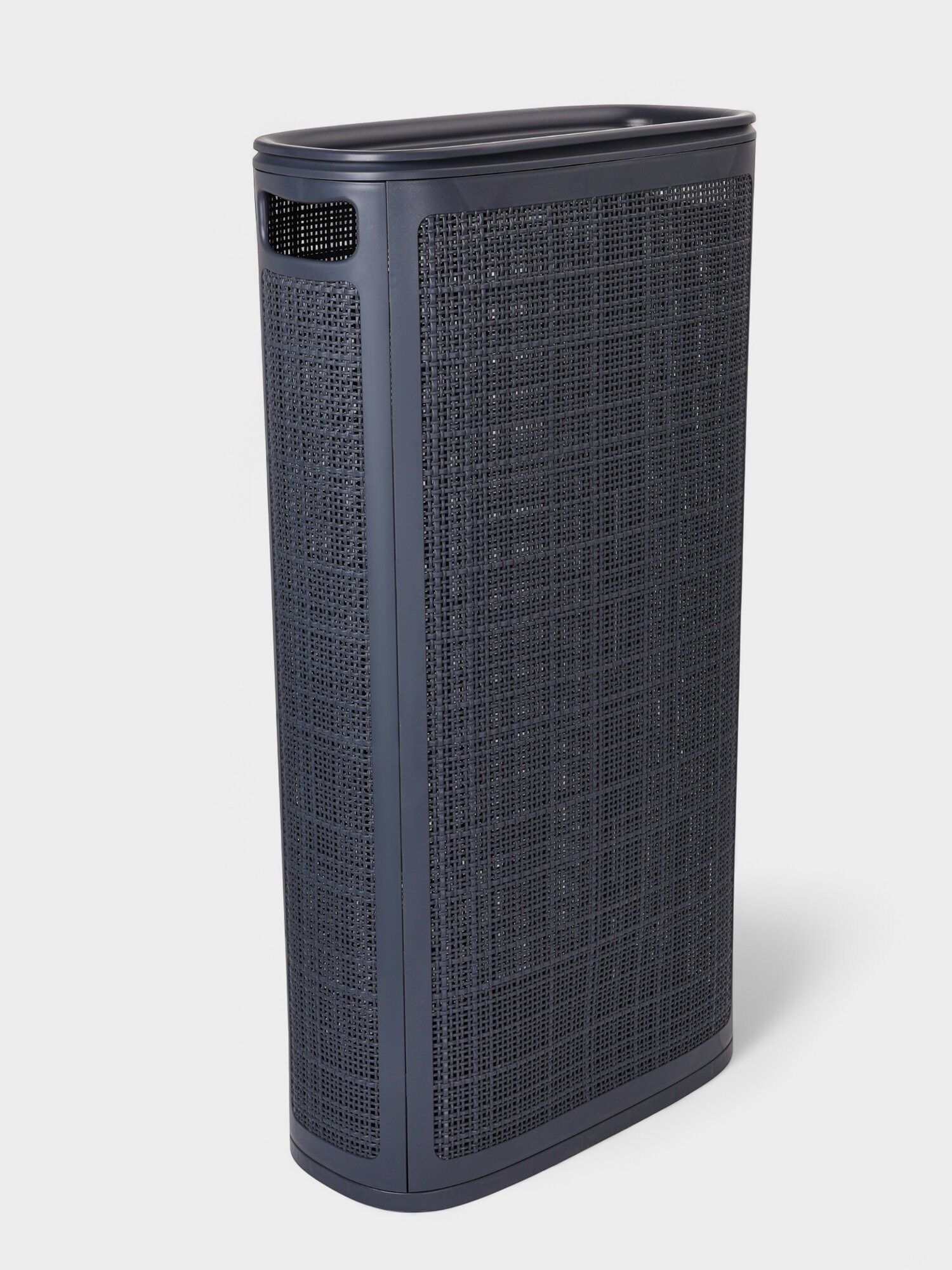 Плетёная корзина для белья с крышкой 