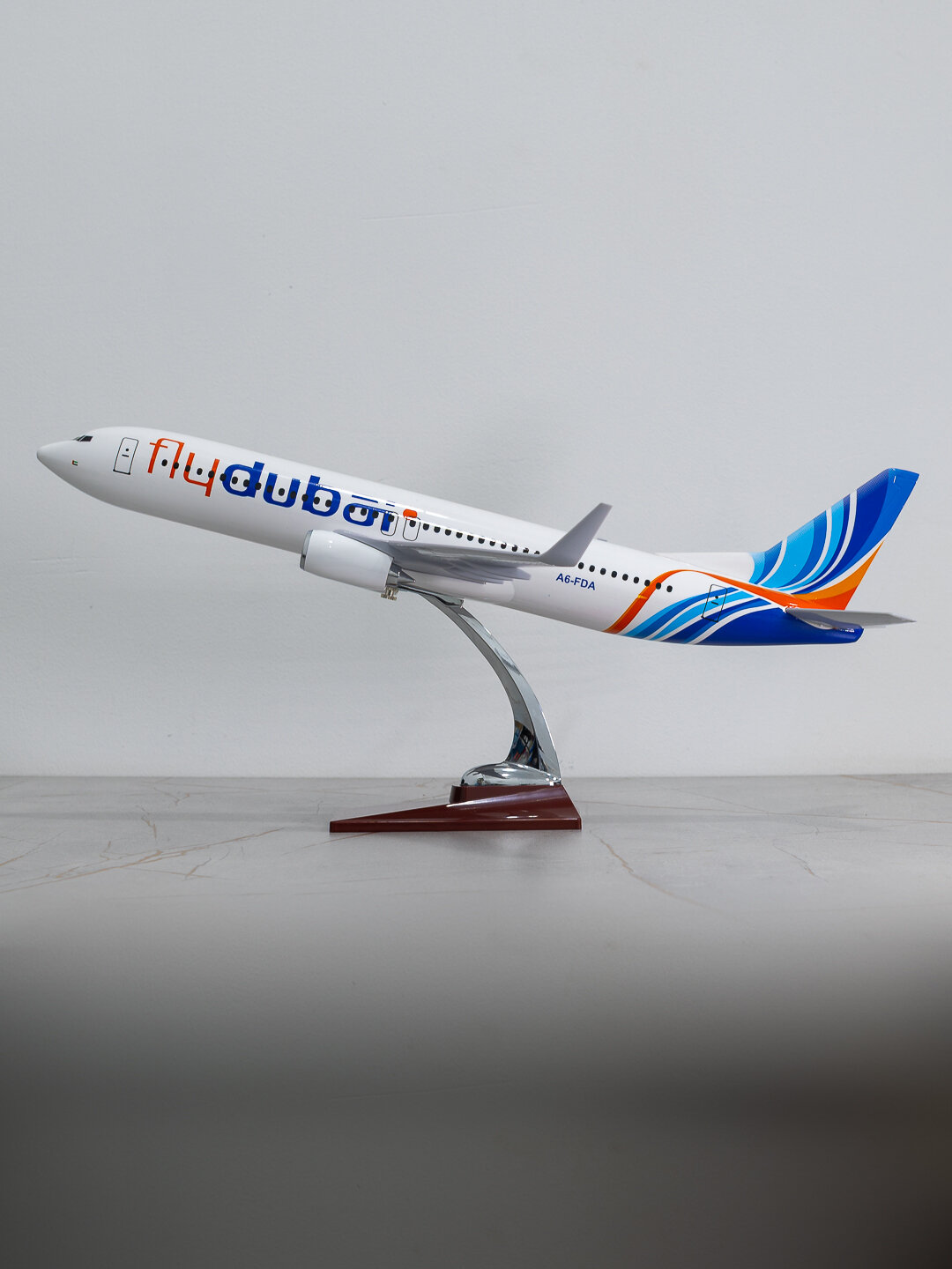 Модель самолёта Boeing 737, авиакомпания Fly Dubai, 47 см, Металл+пластик — фото 1