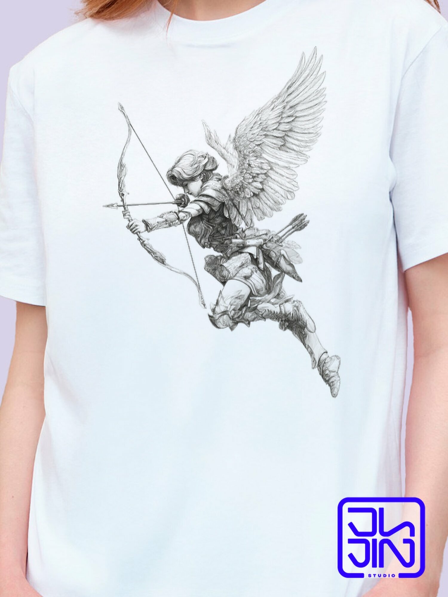 Футболка классическая женская с авторским принтом Ангел с белыми крыльями и луком в черно белом стиле, изящный, оригинальный, белый хлопковый трикотаж с прикольным рисунком на груди
