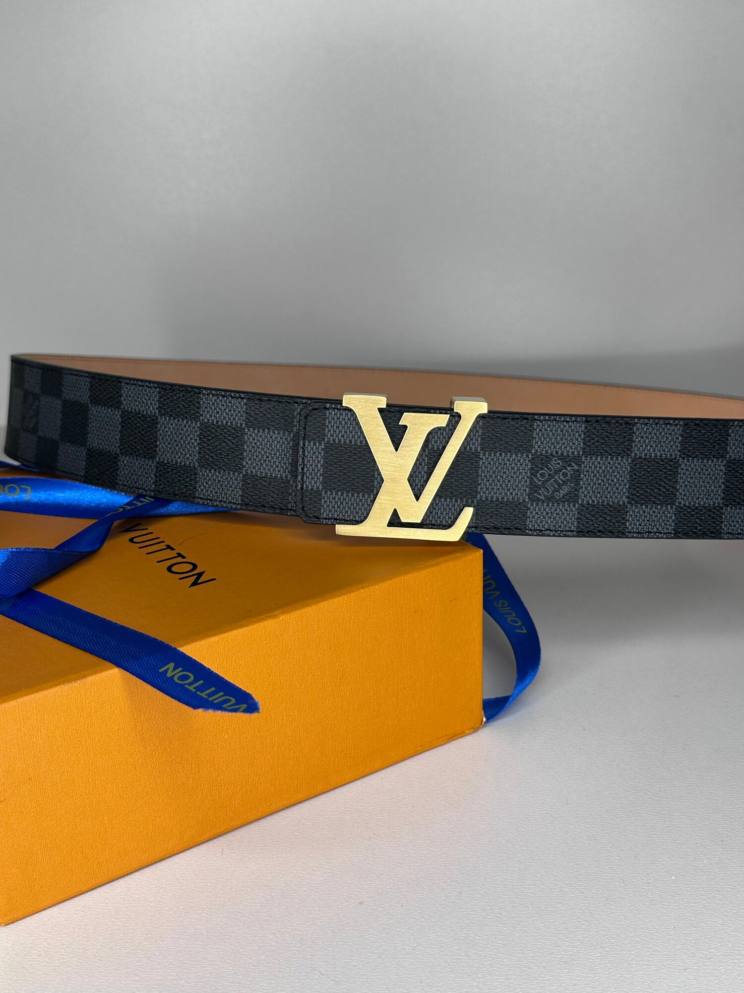 Ремень Louis Vuitton для мужчин, размер 105, серый