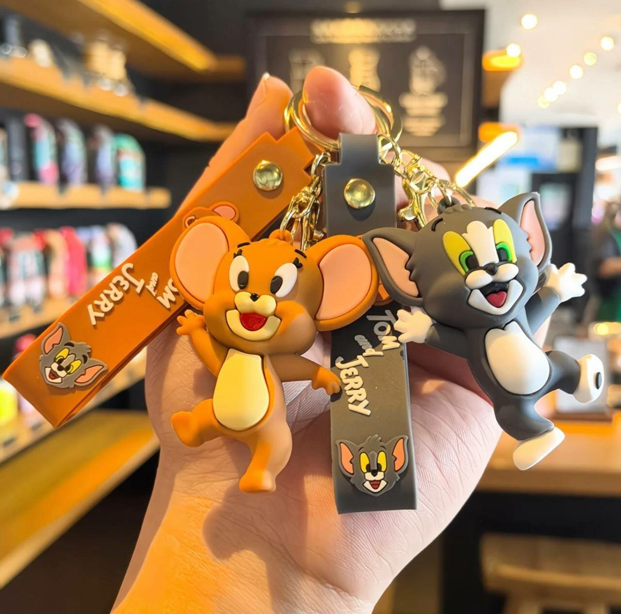 Брелок, серый, черный, красный — фото 1