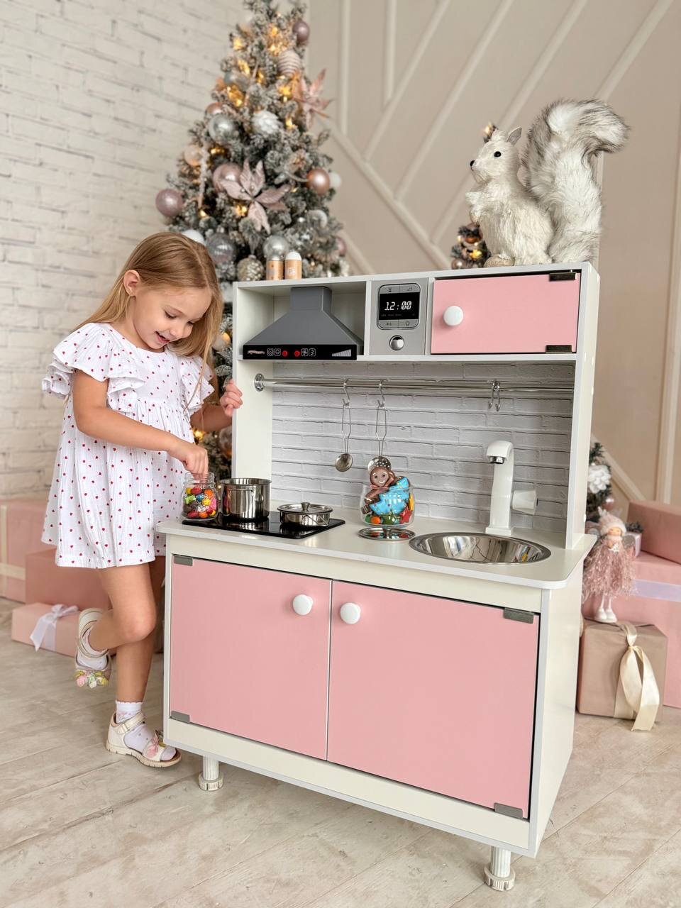 Детская кухня SITSTEP с вытяжкой интерактивной плитой (со звуком и светом) розовые фасады