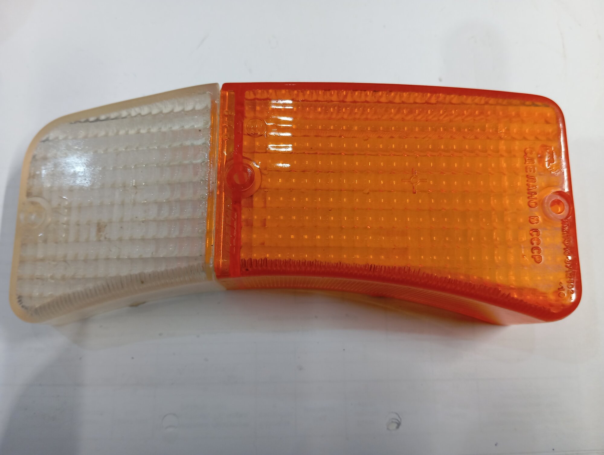 Стекло габарита и повторителя поворота левый. на москвичь иж комби.