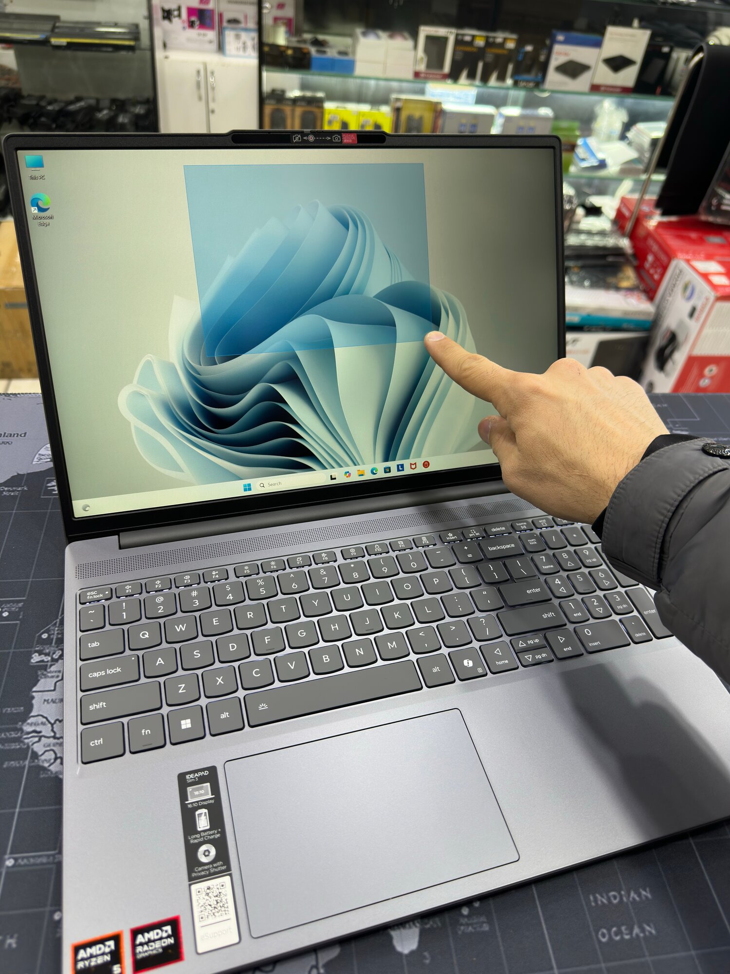 Ноутбук Lenovo Ideapad slim 3 Ryzen 5 8540U DDR5 8GB 256GB SSD WUXGA 15.3 Сенсорный екран Windows 11 home лицензионный