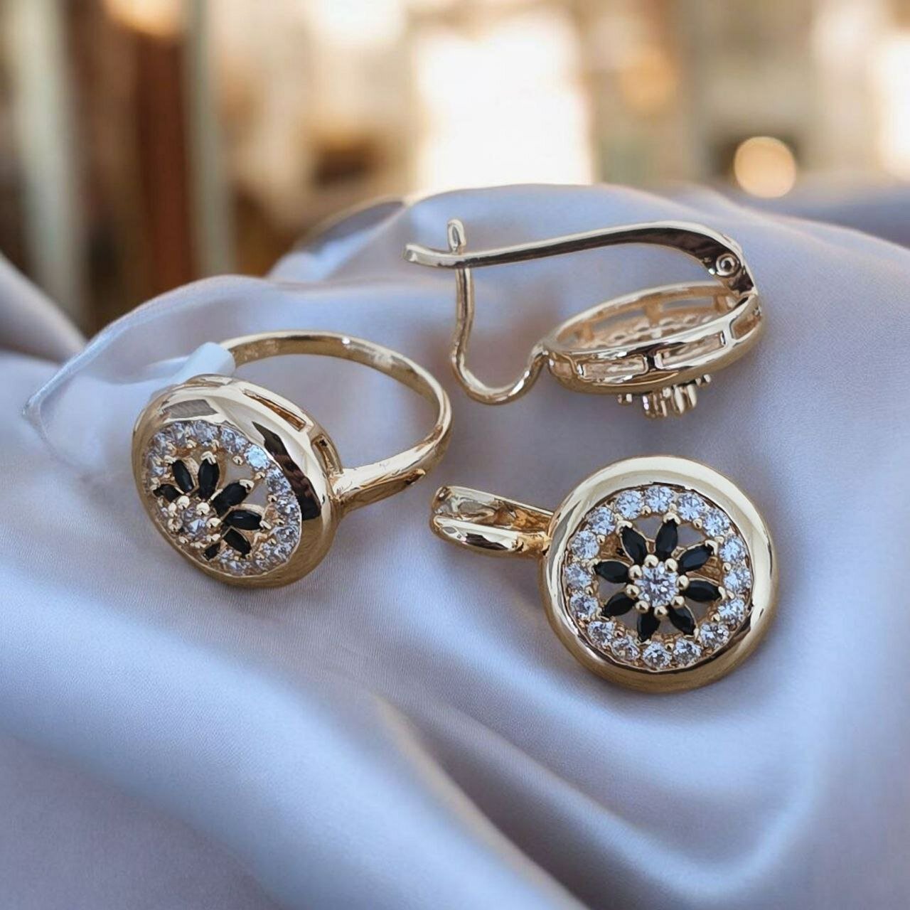 Комплект бижутерии: серьги, кольцо, фианит, размер кольца 17, черный — фото 1