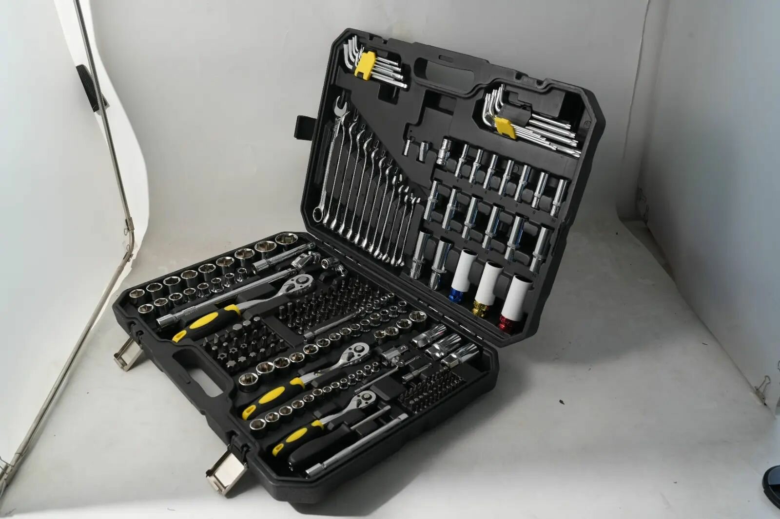 Набор автомобильных инструментов марки M-SERVICE из 222 предмета , пласт. Кейс — фото 1