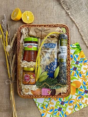 Изображение товара Подарочная корзина итальянских продуктов "Не только паста" с ризотто