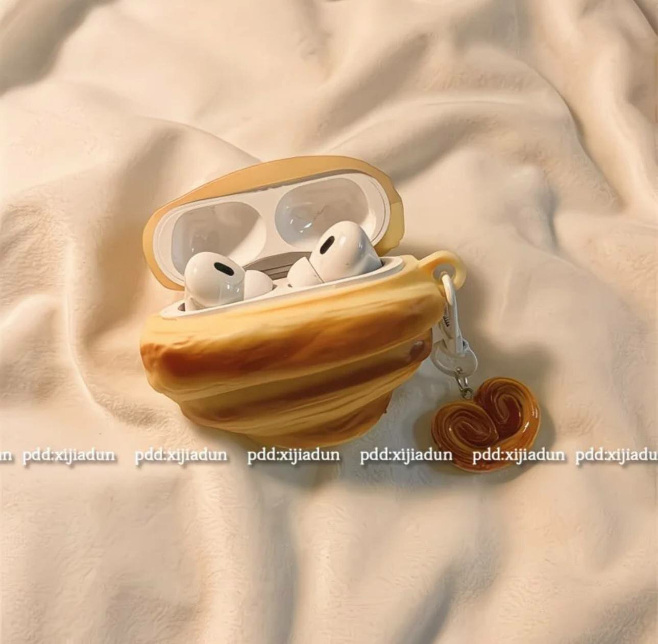 Чехол для наушников AirPods Pro/Pro2 "CROISSANT" / "круассан", силиконовый, оранжево-коричневый цвет — фото 1