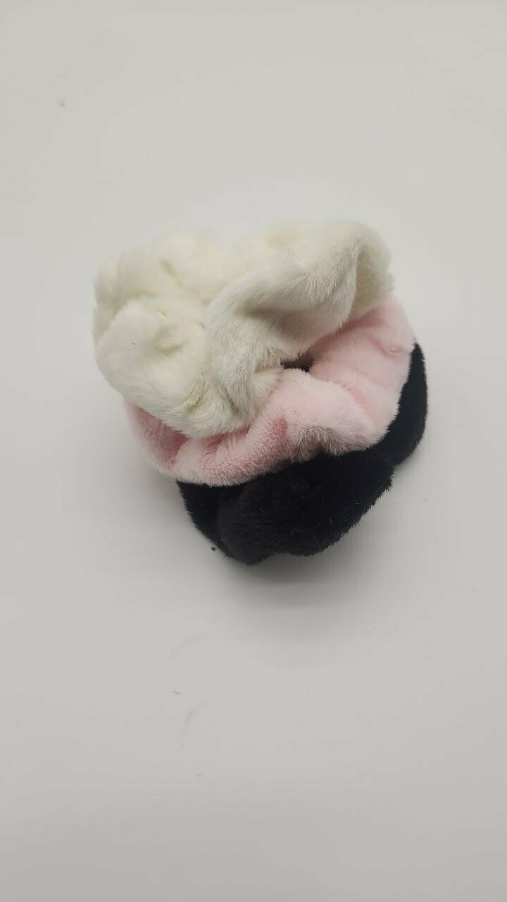 Резинки для волос разных цветов и заколка — яркий аксессуар для девушек. — фото 1