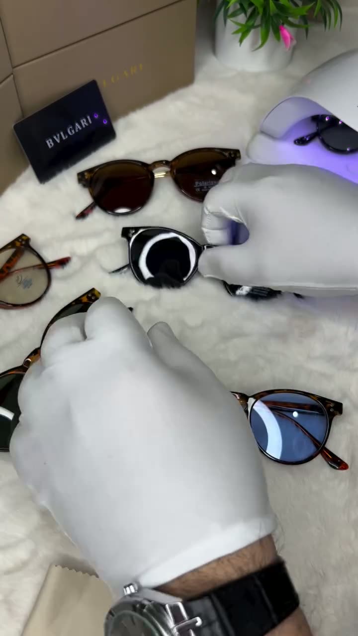 Солнцезащитные очки BVLGARI, черный — фото 1