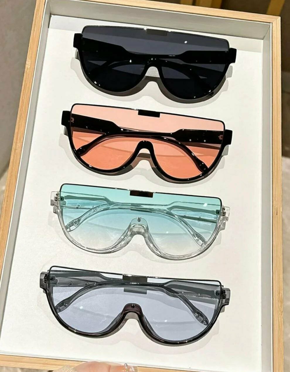 Солнцезащитные очки BURBERRY, белый — фото 1