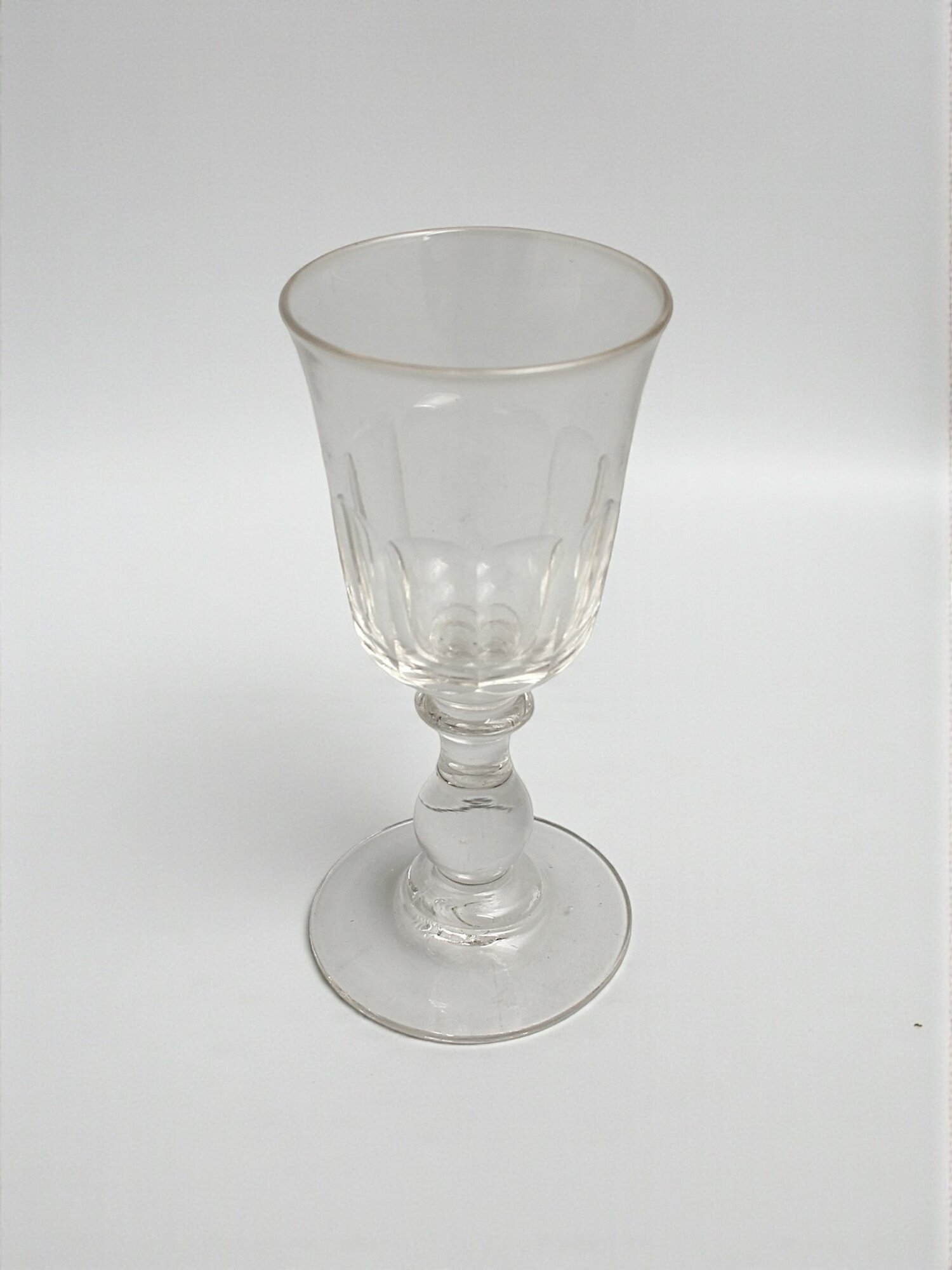 Антикварная царская рюмка, урановое стекло, Россия, XIX век.