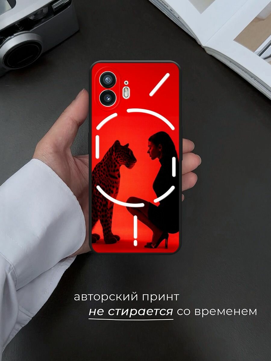 Черный матовый чехол на Nothing Phone 2 / Нафинг Фон 2 с принтом Девушка с леопардом — фото 1