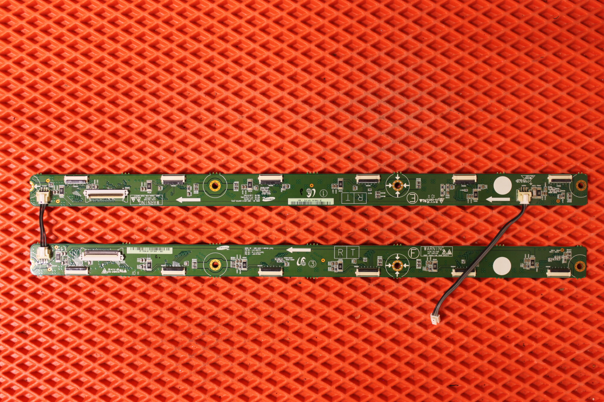 Драйвер светодиодов (LED DRV) 42DH LOGIC F-BUFFER LJ41-09477A для телевизора SAMSUNG PS43D452A5W в надёжной упаковке