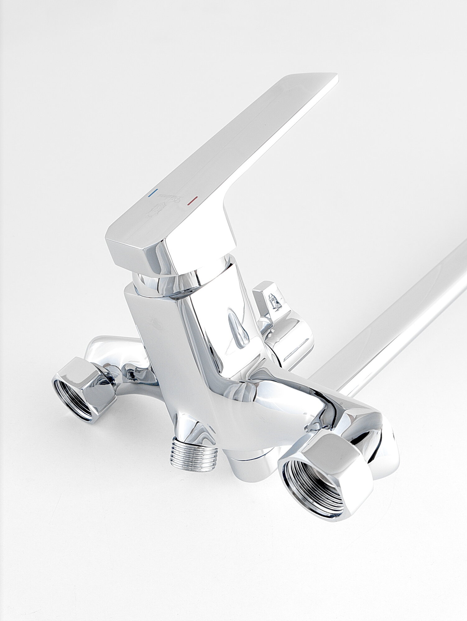 Смеситель для ванны Diadonna, латунный, с длинным поворотным изливом — фото 1