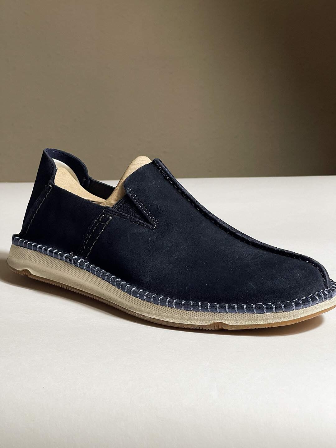 Лоферы Clarks, размер 44.5 EU 10.5 US, желтый, фуксия, оранжевый, серый, коричневый, бежевый, серебряный, белый, золотой, мультиколор — фото 1