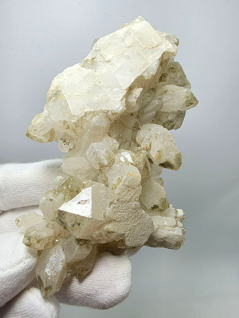 Друза кварца 111 мм, 136 г.