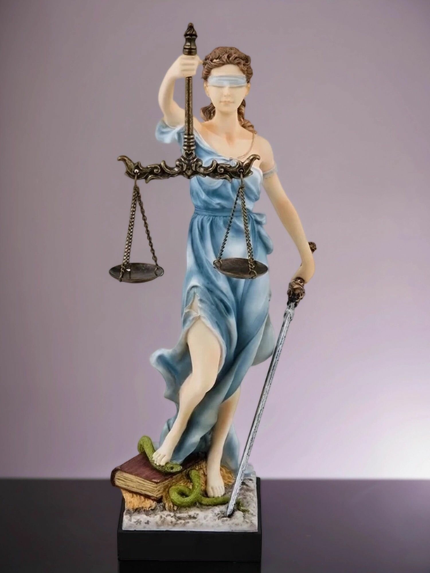 Статуэтка Фемида, размер 28.5*11*12см, материал полистоун, цвет голубой — фото 1