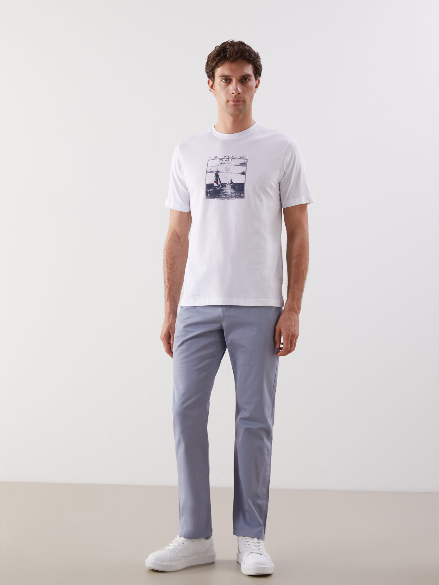 Брюки чинос