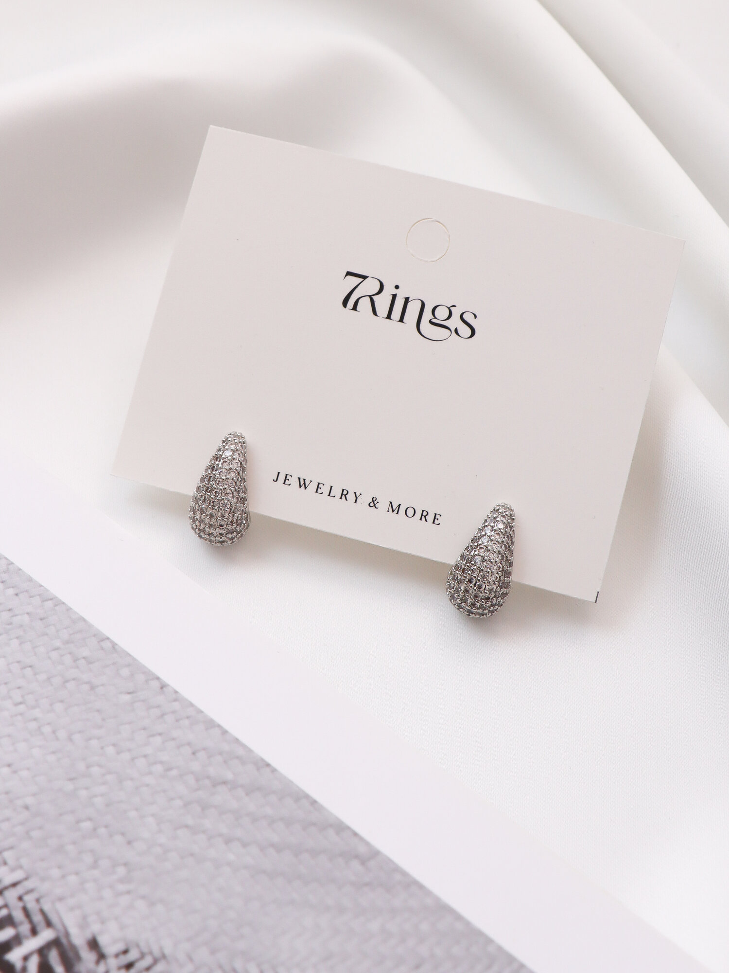 Серьги пусеты, с подвесками, Swarovski Zirconia, размер 18 мм, серебряный