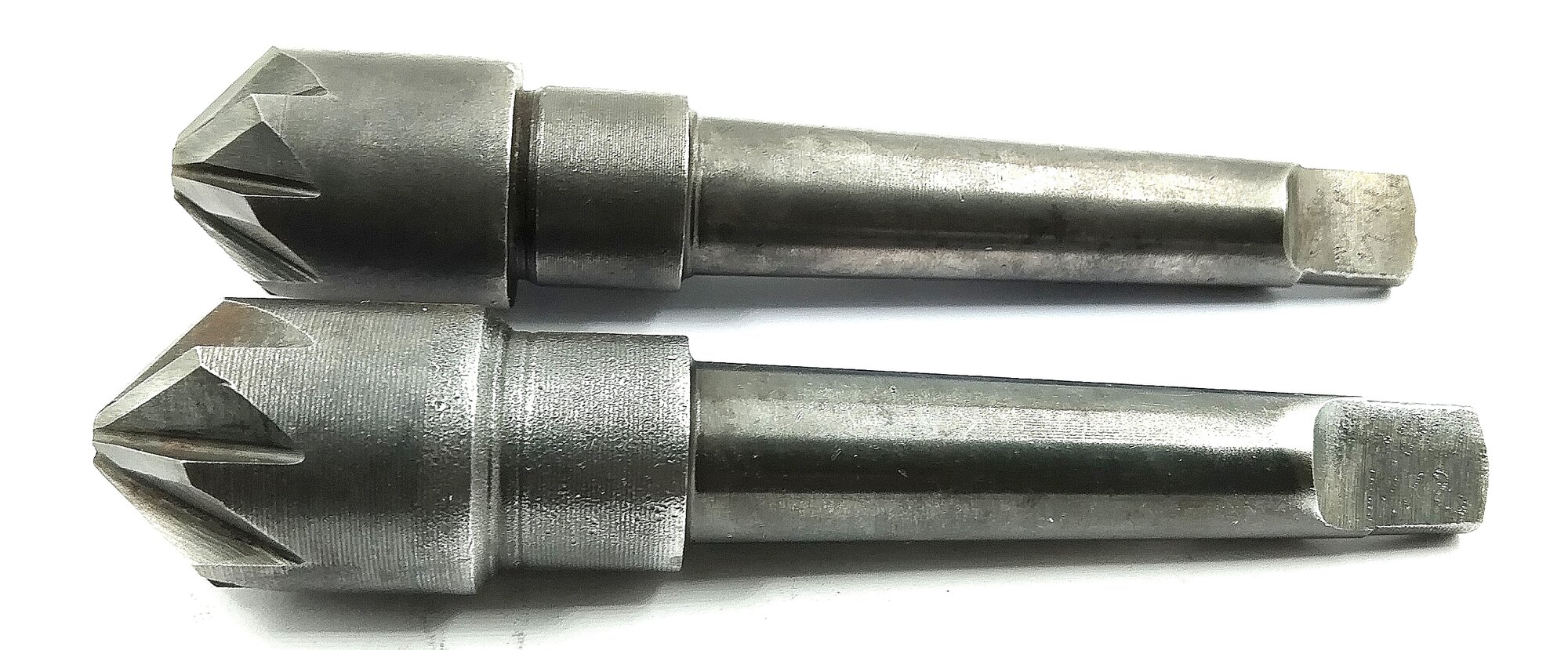 Зенковка 28х90° КМ2 Р18 Z=8 (Карандаш) — фото 1