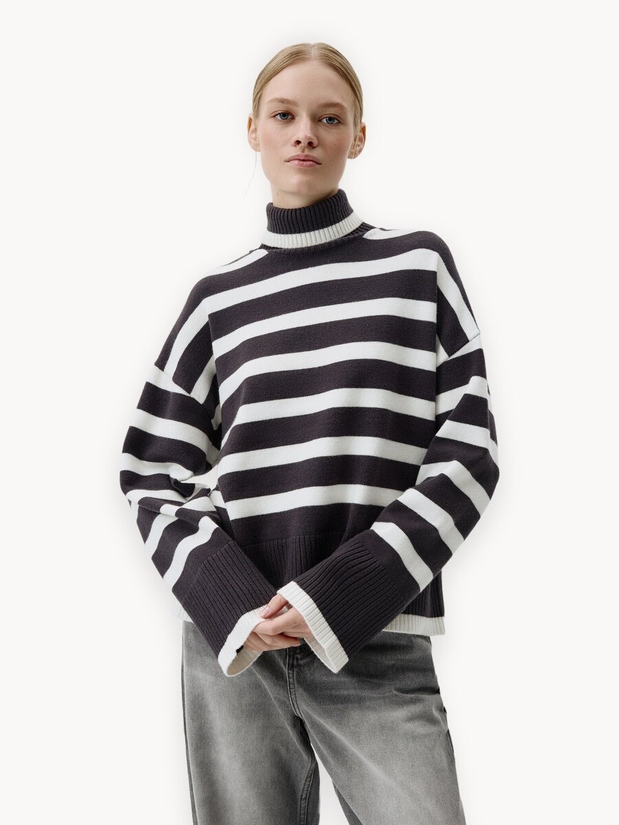 Свитер Sela, размер M INT, , белый графика крупная