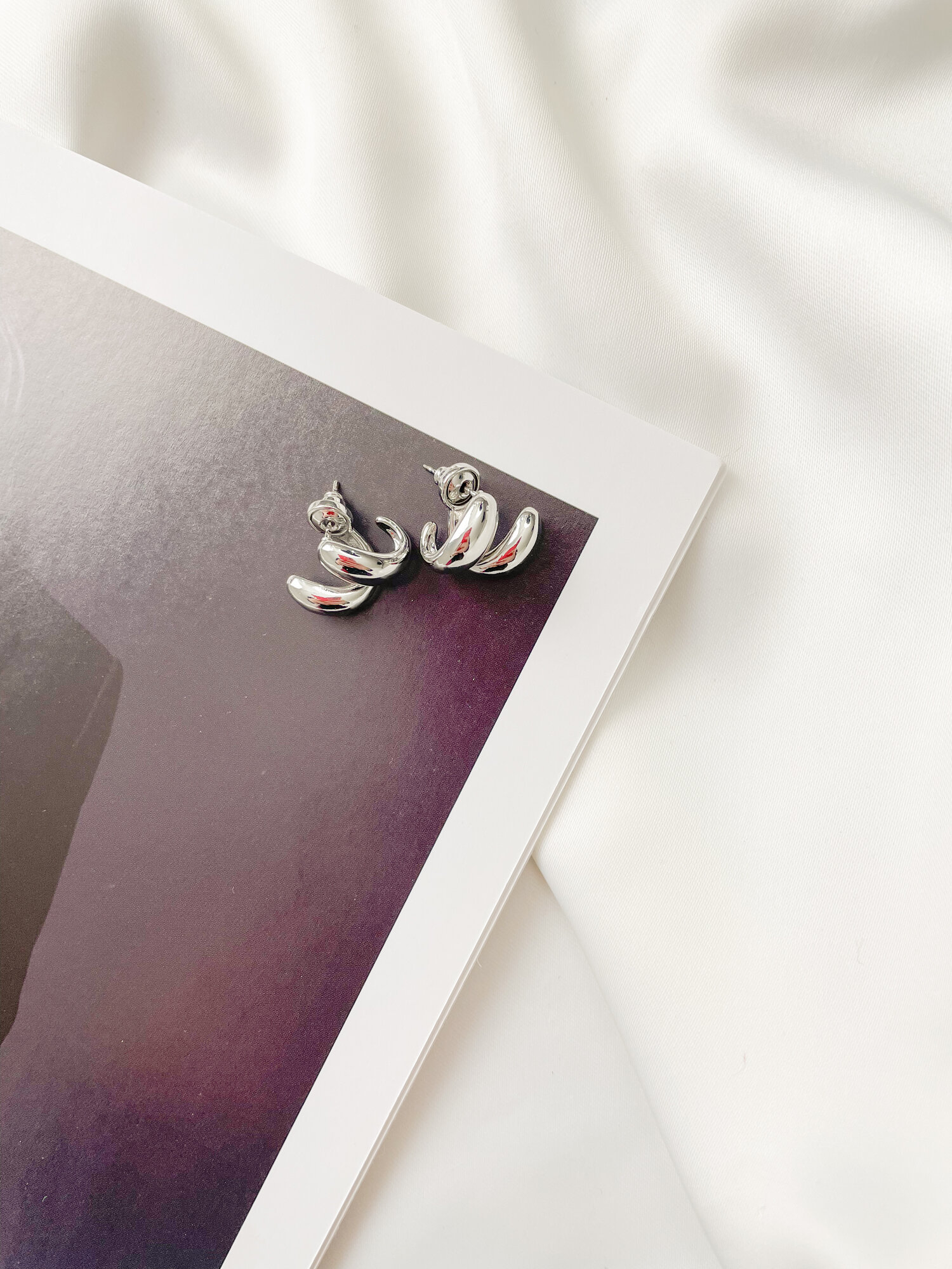 Серьги двусторонние, Swarovski Zirconia, размер 7 мм, FJ1129ETU золотистый/серебристый — фото 1