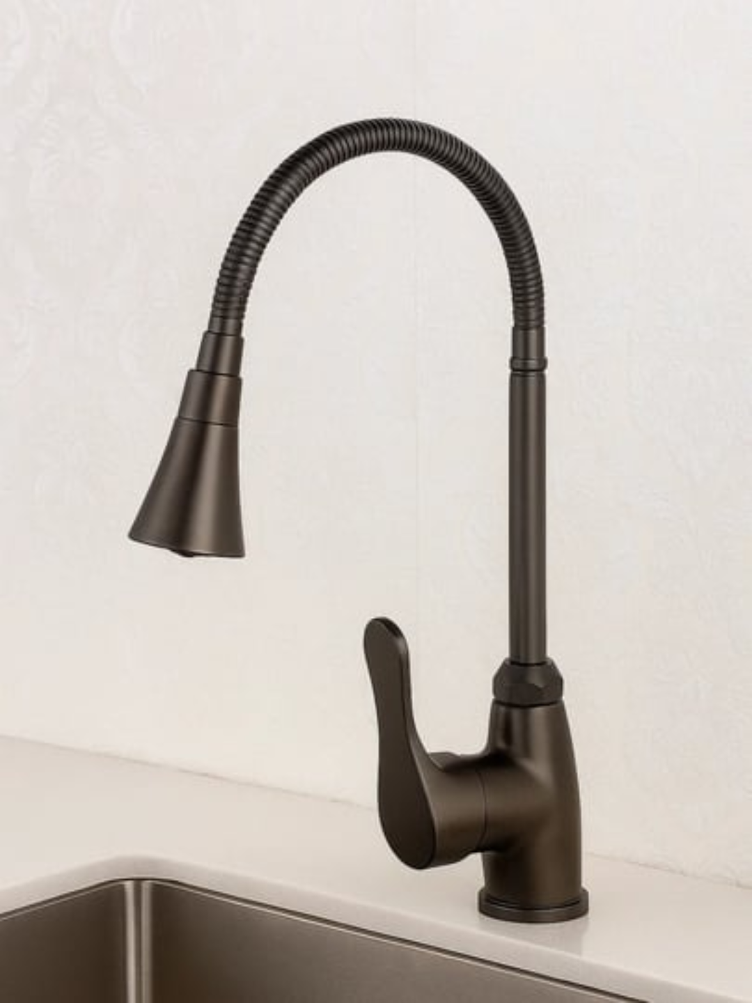 Смеситель с гибким изливом