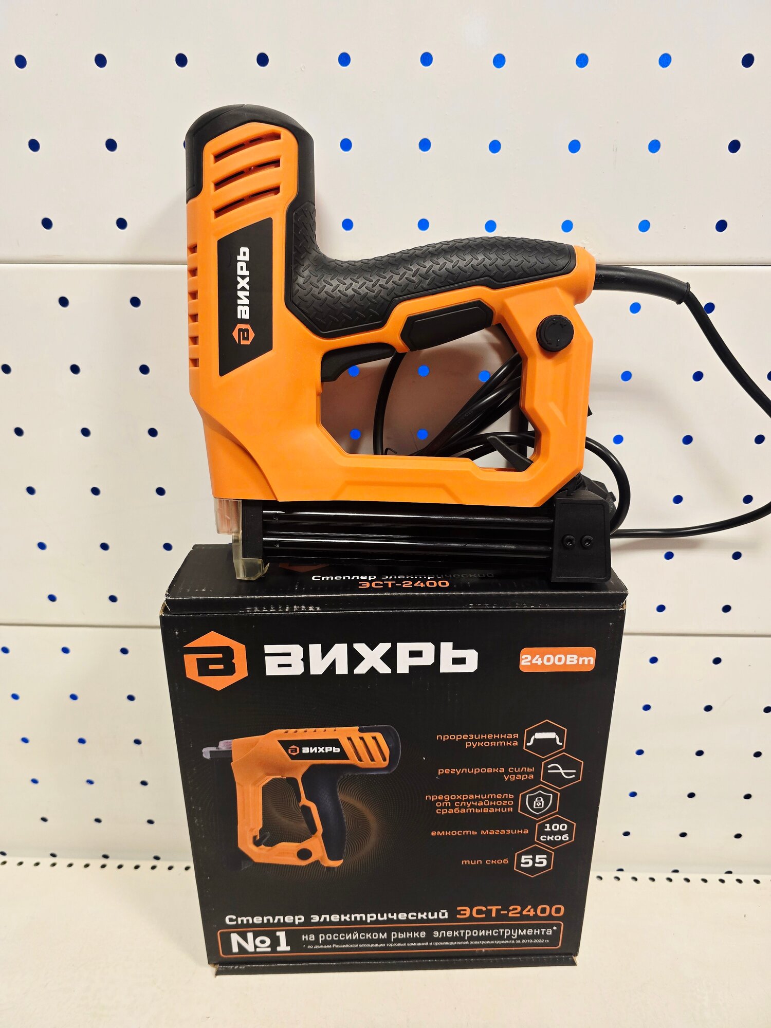 Степлер электрический Вихрь эст-2400 2400Вт регулировка силы удара ёмкость магазина 100скоб тип скоб 55