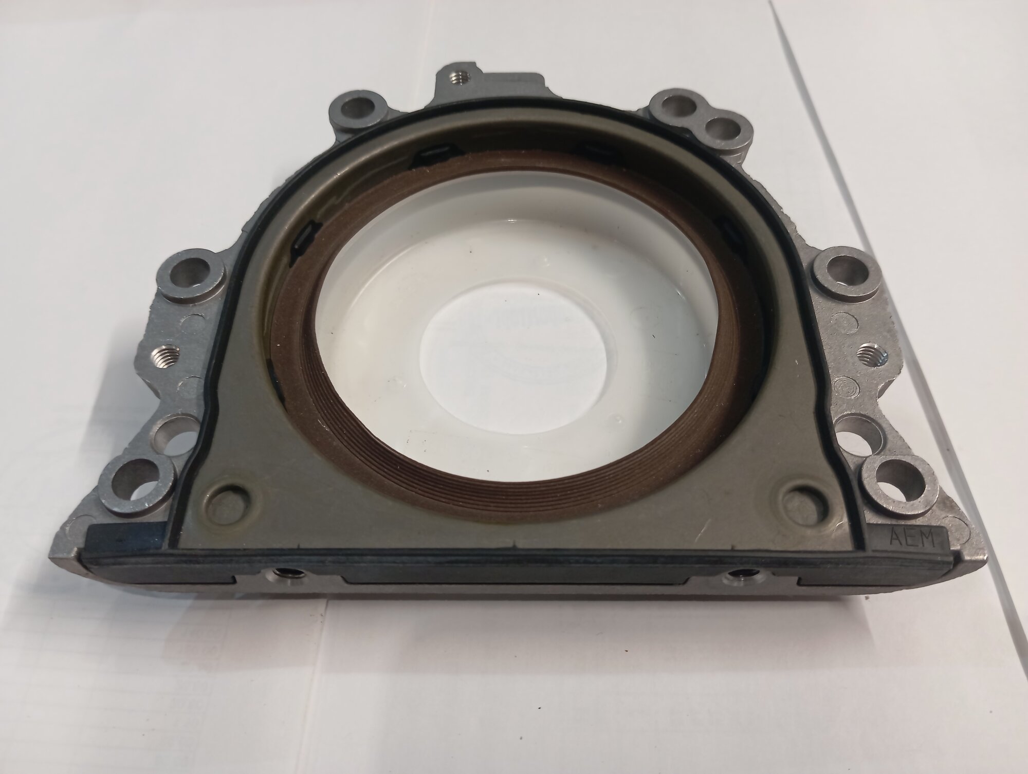 Сальник коленвала задний в сборе с муфтой.