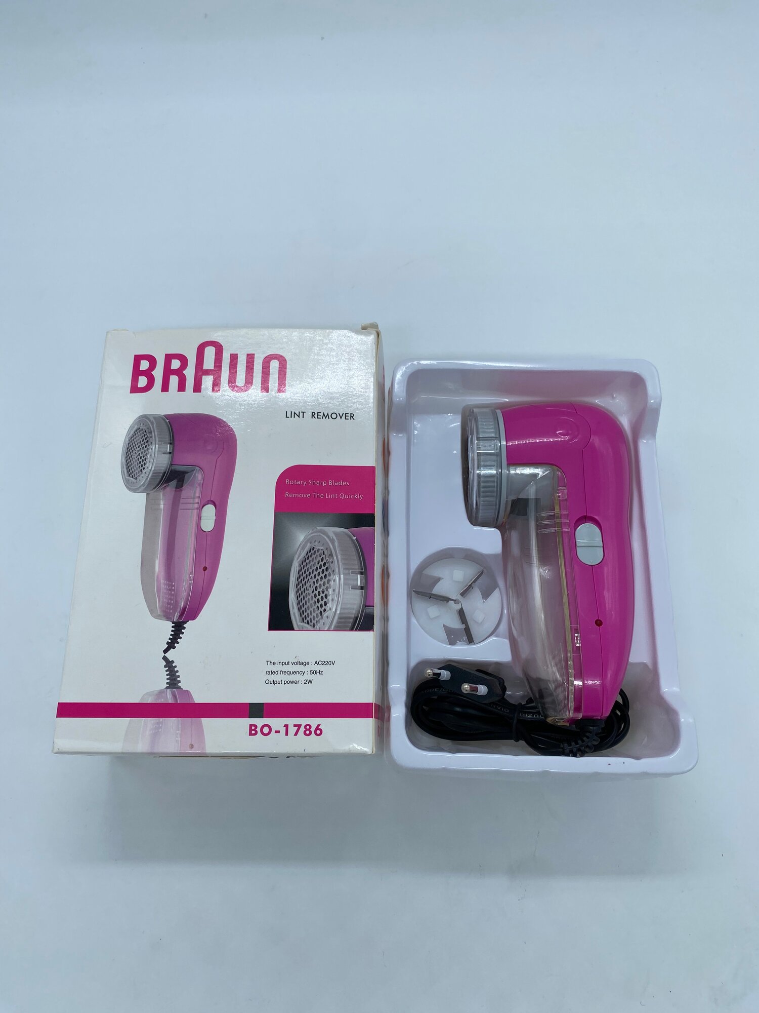 Машина для удаления катышков с регулировкой высоты стрижки, работает от аккумулятора