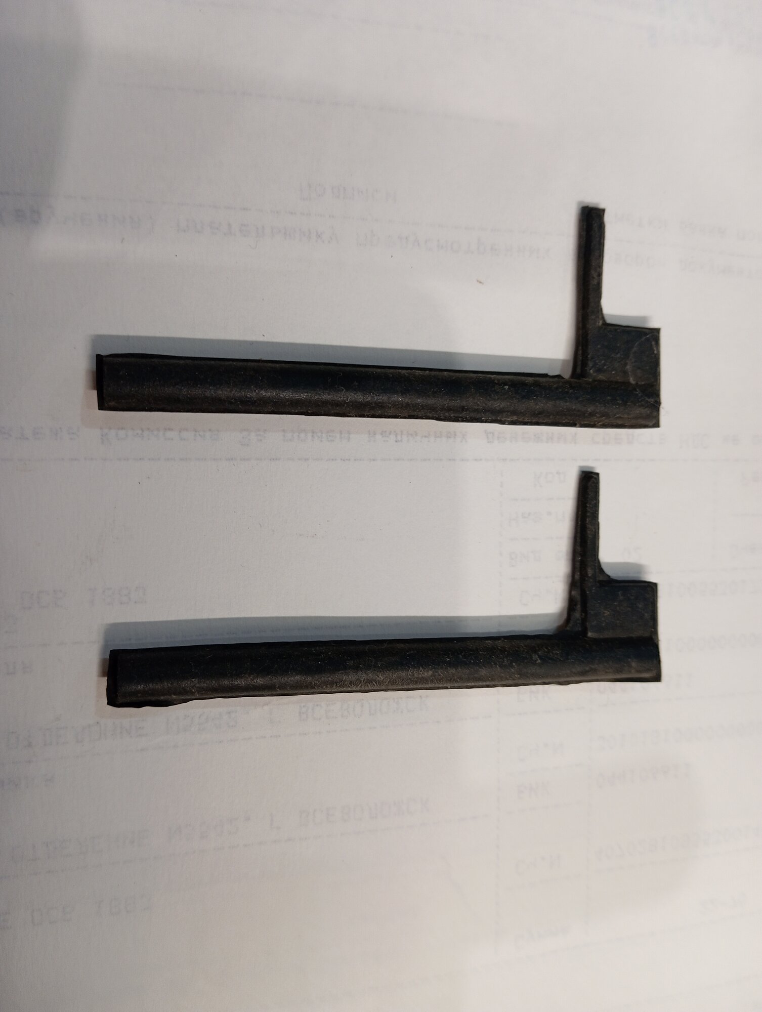 Кт флажков на прокладку коленвала газ24. газ53 . уаз. упаковка 2 шт.