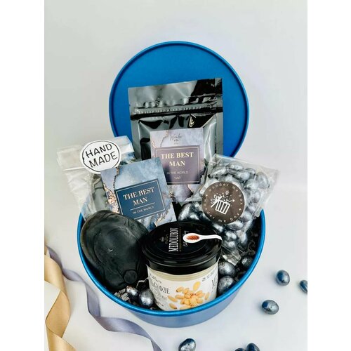 Подарочный набор в шляпной коробке Wonder me box со стаканом / Праздничный оригинальный большой подарок любимому мужчине, парню, другу, папе 23 февраля День рождения