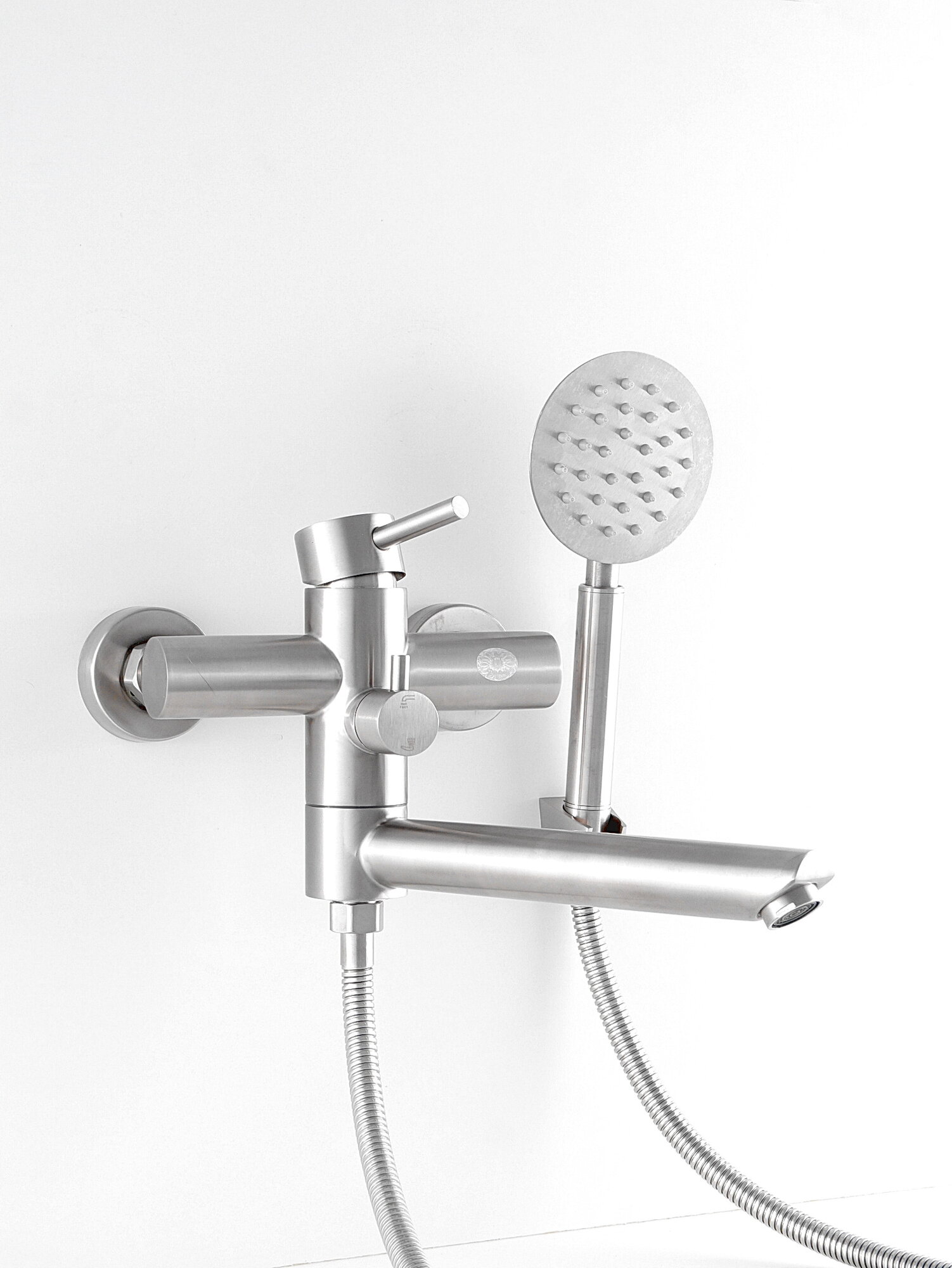 Смеситель для ванны Diadonna, нержавеющая сталь, длинный излив — фото 1