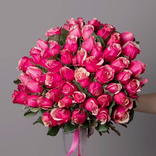 Изображение товара Букет из темно-розовых роз 51 шт Высота 40 см Премиум от "Простоцветы"