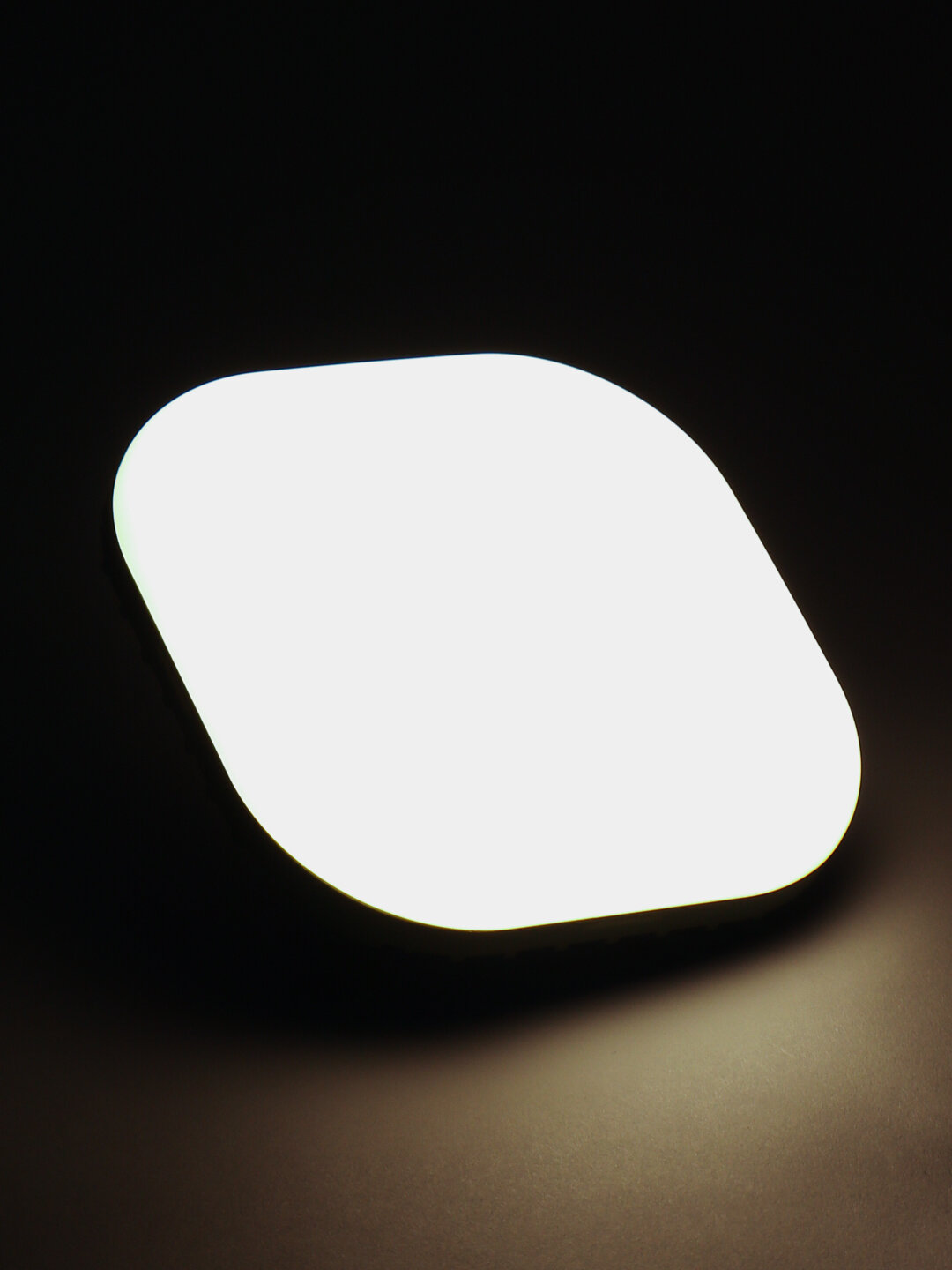 Лампа подвесная, встроенный аккумулятор, больше 8 часов на одной зарядке