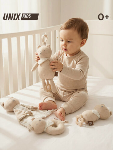 Изображение товара Игрушки для новорожденных 0+ UNIX Kids Cotton Bear / Хлопковый медведь: подушка комфортер, прорезыватель погремушка, погремушка кольцо, музыкальная подвесная игрушка, 4 шт, слюнявчик мишка